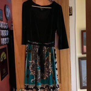 AB Studio V neck dress with Green, black, white, grey design flair skirt size L